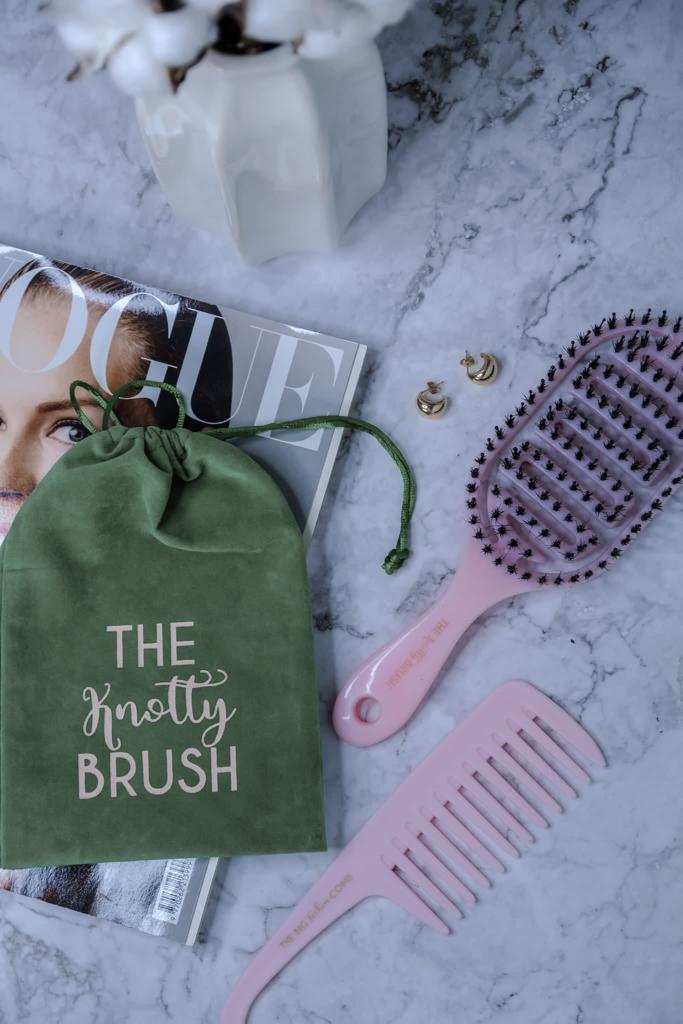 The knotty brush Duo pink & green.